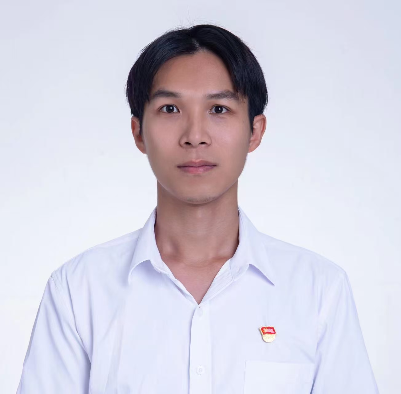 林潇晖，电子信息学院辅导员。